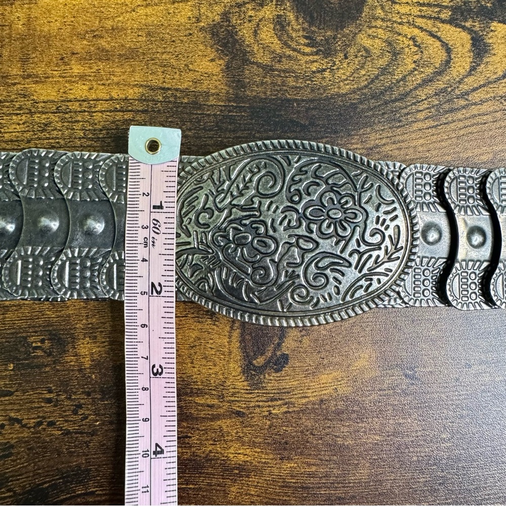 Western Style Concho Stretch Belt Gunmetal Black Oval Buckle Embossed Floral M - Picture 7 of 16